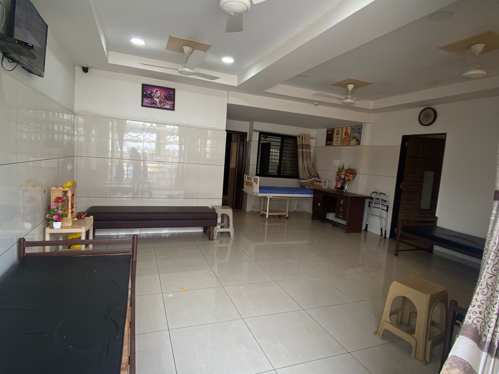 Spacious common area with comfortable seating and entertainment